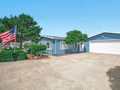 5707 NE Windmill Dr