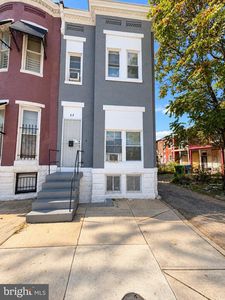32 N Pulaski St