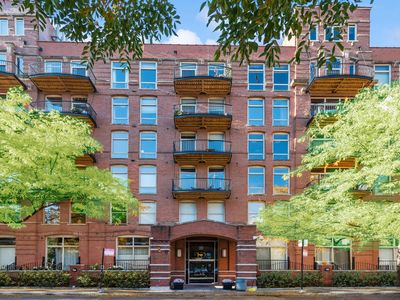 550 N Kingsbury St APT 111