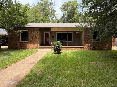 726 Nacogdoches St