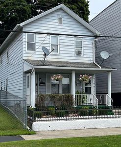 546 Emmett St