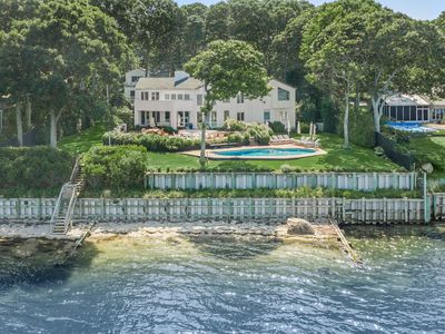 66 Gardiners Bay Dr