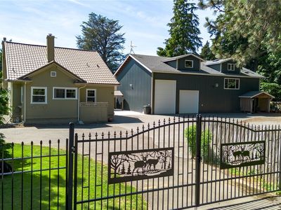1082 W Smith Road