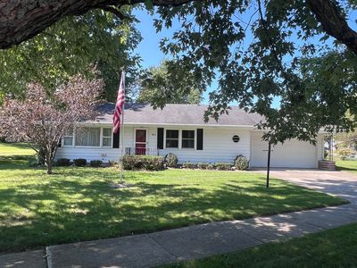 913 Main St