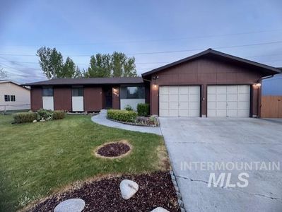 432 Meadows Ln