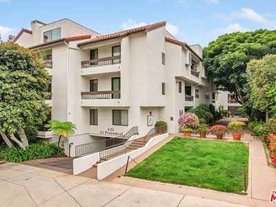 621 S Barrington Ave APT 110