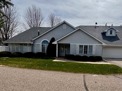 1202 Pine Pointe Curv
