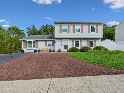807 Constitution Drive