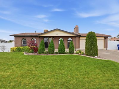 3063 W Winchester Dr