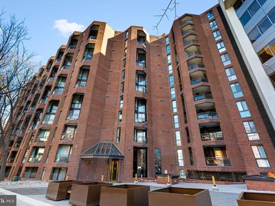 1099 22nd St NW APT 807