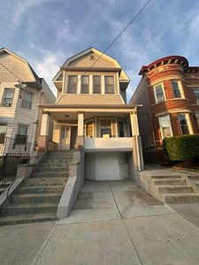 270 Woodlawn Ave