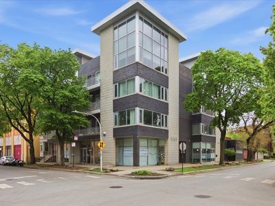3255 N Paulina St #3C
