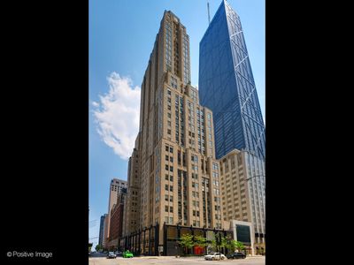 159 E Walton Pl APT 18A