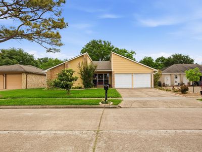 3451 Golders Green Dr