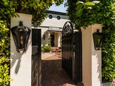 1130 Sierra Alta Way