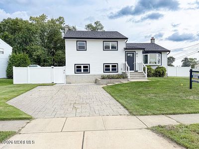 8 Forsgate Drive