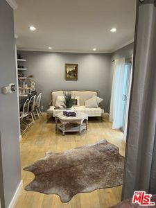 141 S Clark Dr APT 315