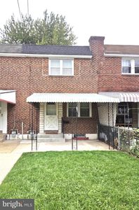 6732 Montgomery Ave