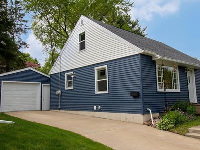 206 N 10TH AVENUE