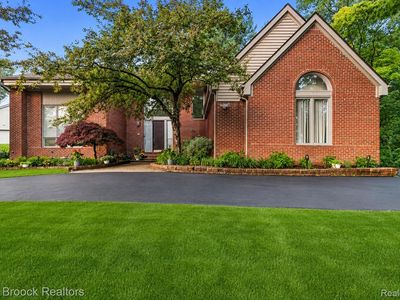 Property at 2295 Shore Hill Dr, West Bloomfield, MI