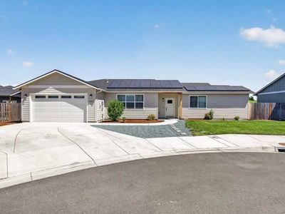 Property at 3327 Kingsbury Dr, Medford, OR