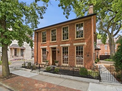 26 Brown St