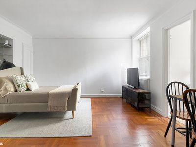 585 W 214th St APT 1A