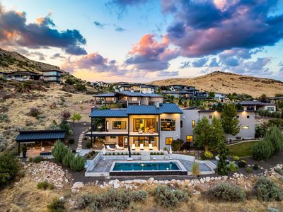 3246 E Windsong Dr