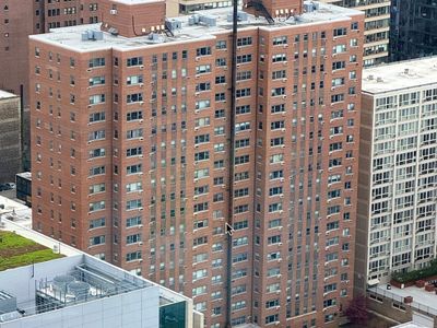 2909 N Sheridan Rd APT 409