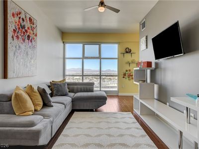150 Las Vegas Blvd N Unit 2002