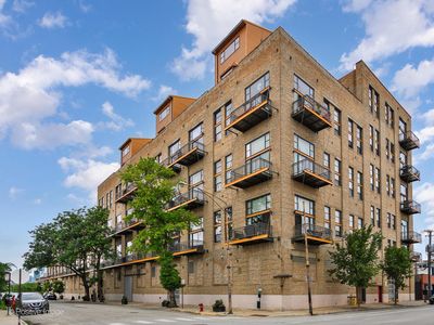 2545 S Dearborn St APT 611