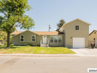 385 Berrett Ave