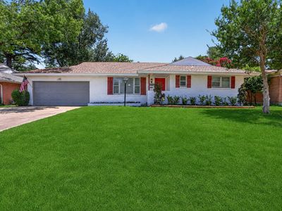 1207 College Oaks Dr