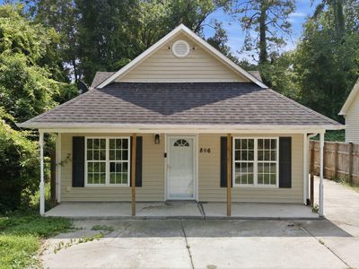 806 Piper St