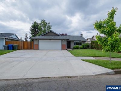 4580 Thrush Dr NE
