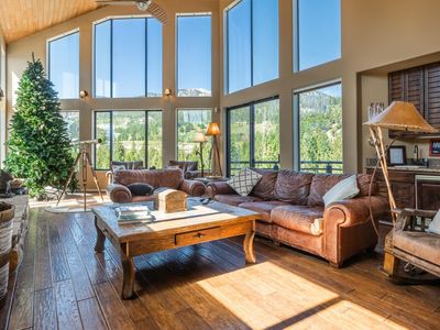 841 Majestic Pines Ct