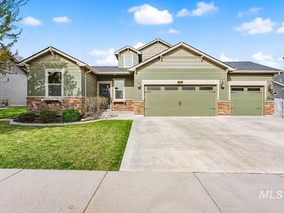 565 S Rocker Ave