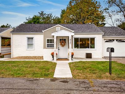 623 Hall Ave