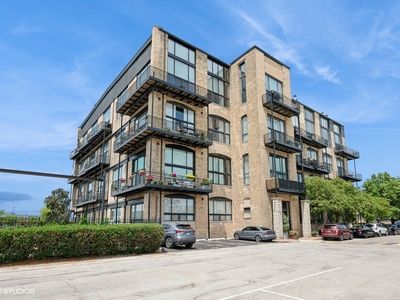 2614 N Clybourn Ave APT 311