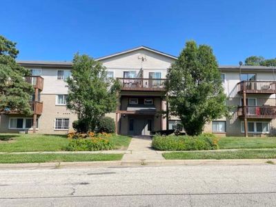 555 Deepwoods Dr APT 2E