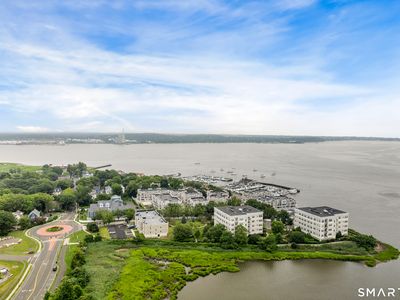 300 Harbour Close #R