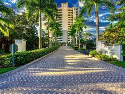 425 Cove Tower DR #901