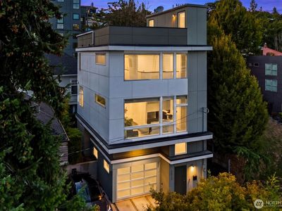 2612 E Denny Way