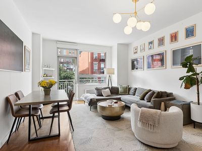 517 W 46th St APT 402