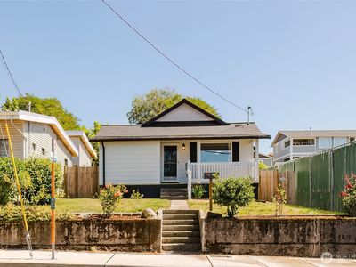 1112 Perry Avenue
