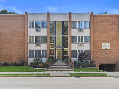 825 East Henry Clay STREET #302