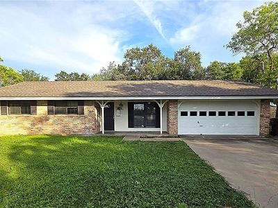 235 N Pasadena Dr