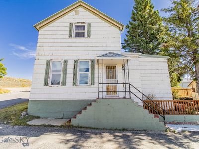 1608 1st St