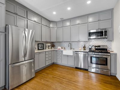 425 E 78th St APT 5D