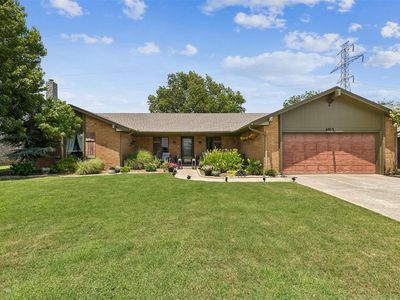 6913 Briarcreek Dr